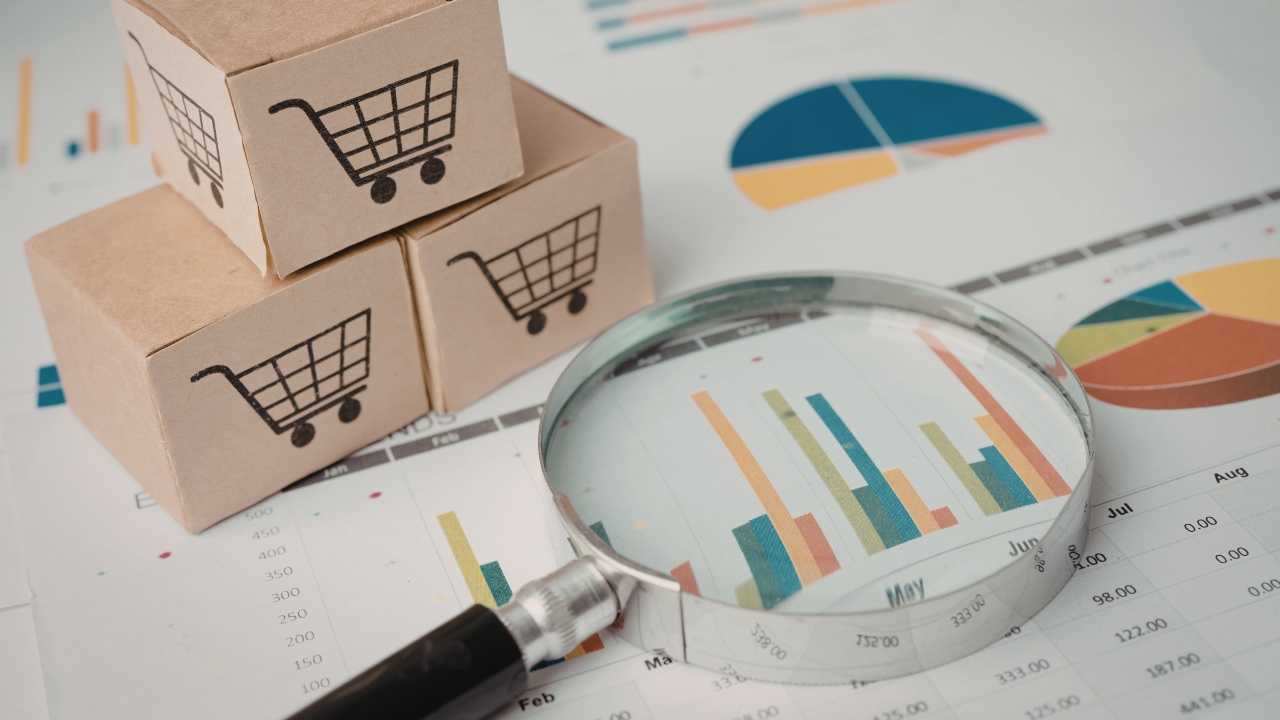 loupe et cartons avec caddie